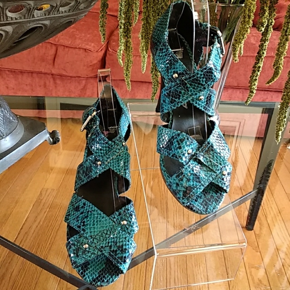Penny Loves Kenny Platform Heels - Picture 2 of 8