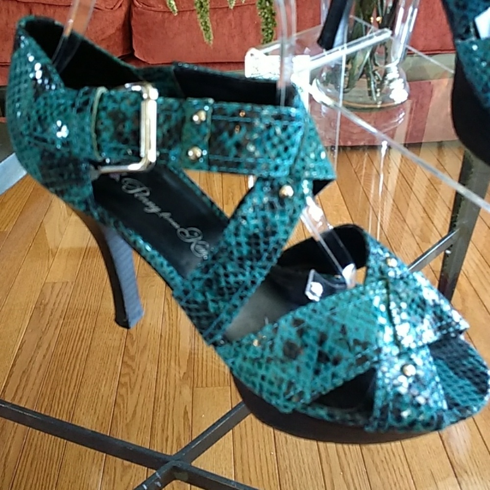 Penny Loves Kenny Platform Heels - Picture 3 of 8