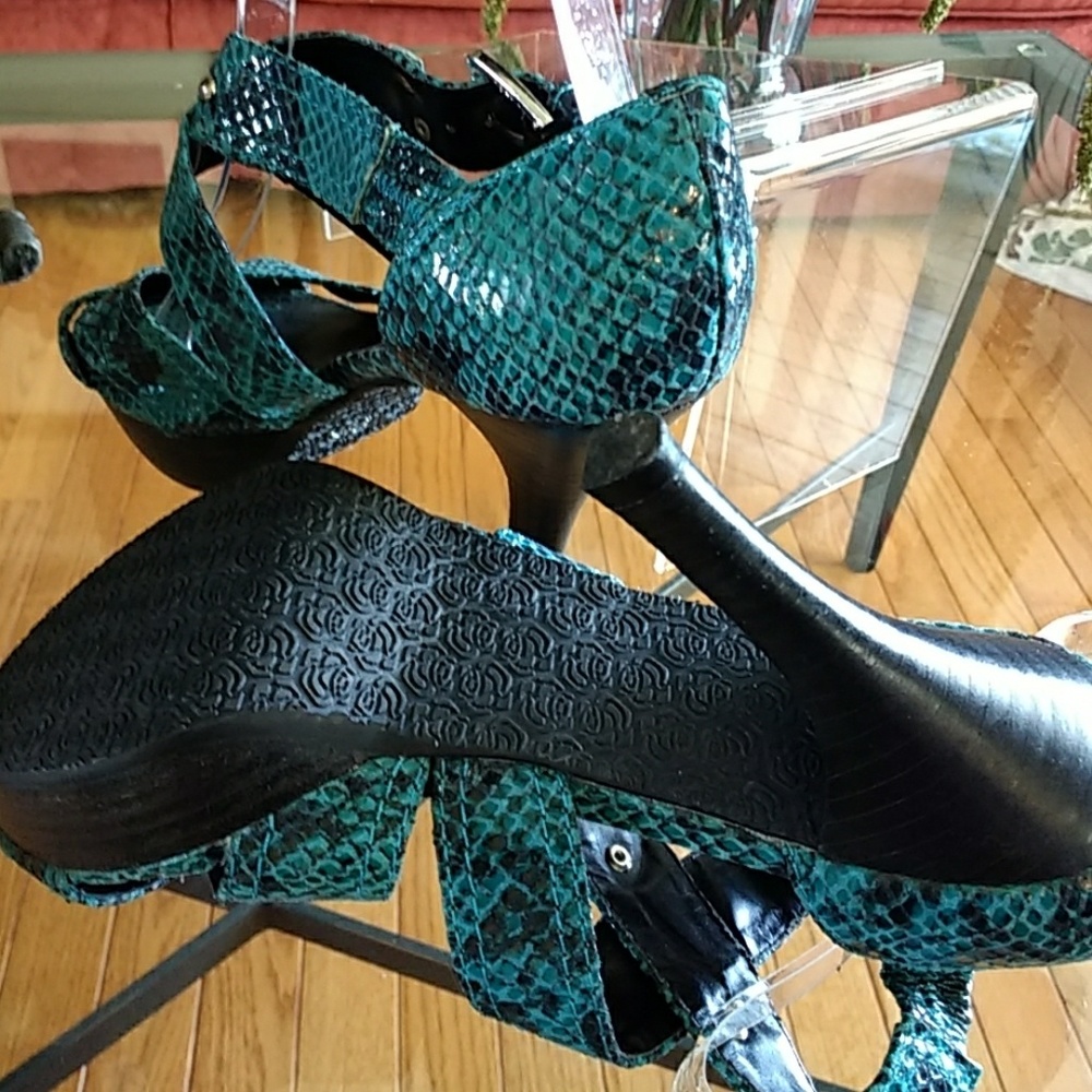 Penny Loves Kenny Platform Heels - Picture 5 of 8