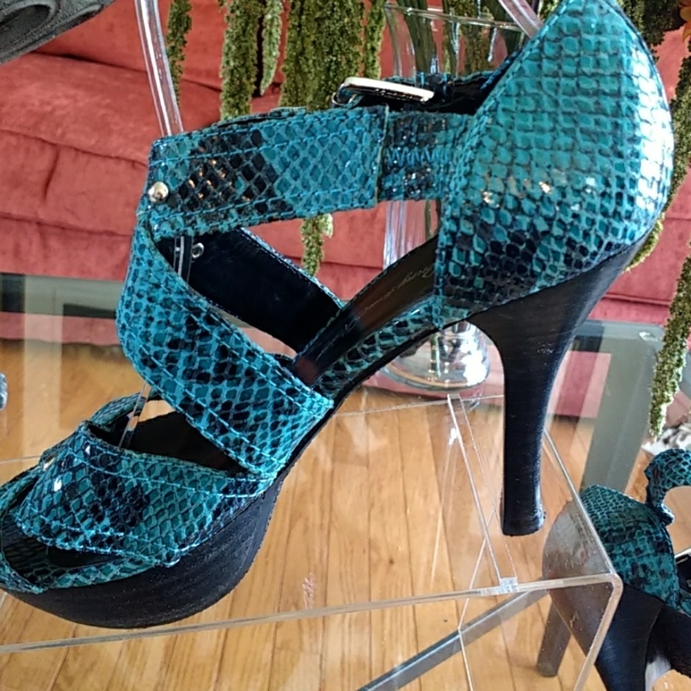 Penny Loves Kenny Platform Heels - Picture 6 of 8