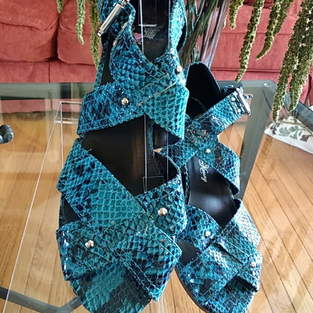 Penny Loves Kenny Platform Heels - Picture 7 of 8