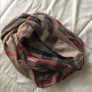 FINAL PRICE Patterned lightweight scarf