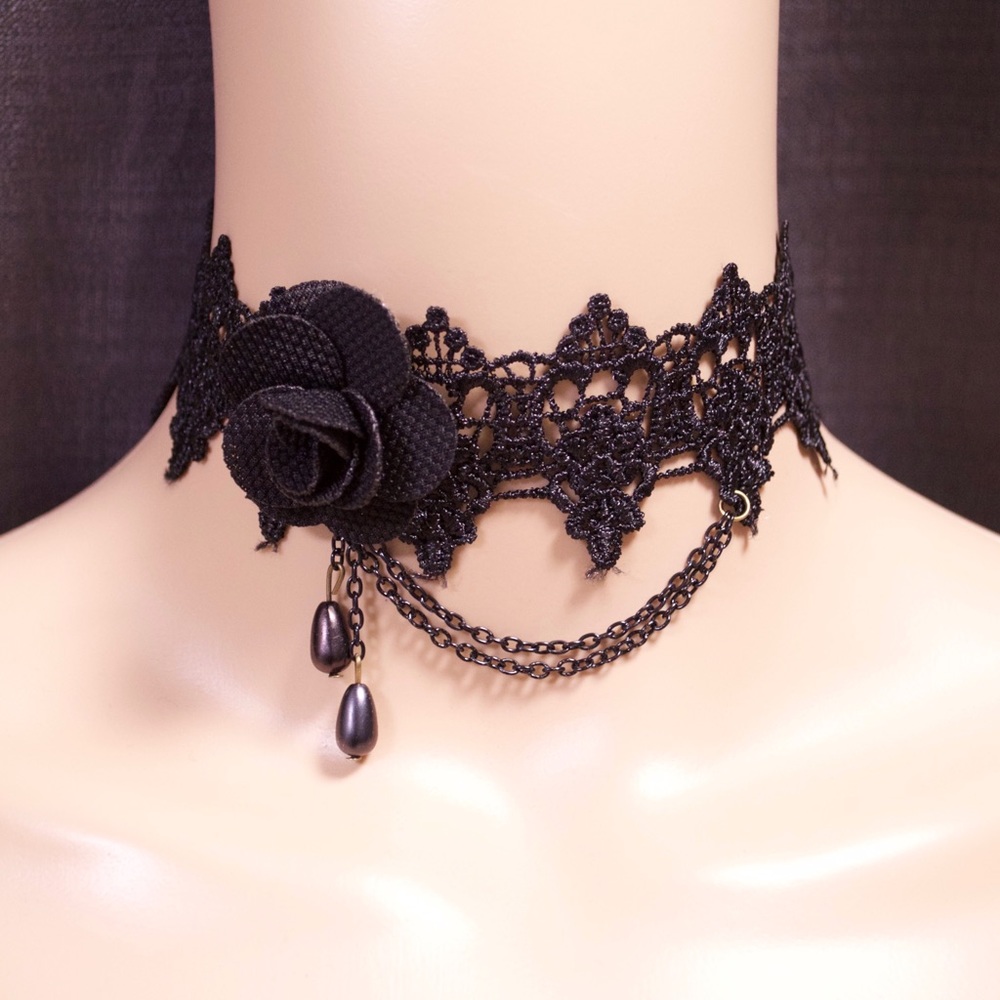 Choker necklace with rose design