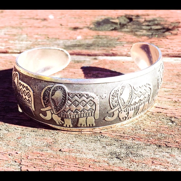 Silver Elephant Bangle - Picture 1 of 2