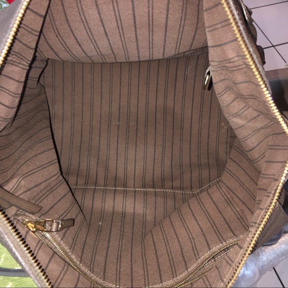 SOLD Louis Vuitton Empriente Lumineuse GM purse - Picture 5 of 8