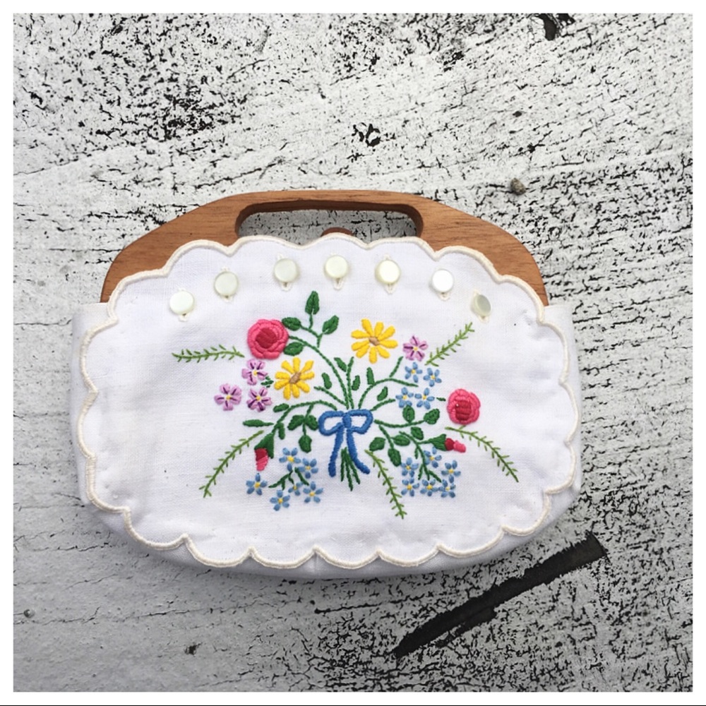 VINTAGE Wooden Handle Embroidered Bag