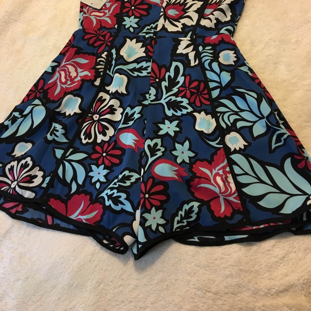 🎉HP🎉Cute floral dress/romper 👗size XS - Picture 2 of 4