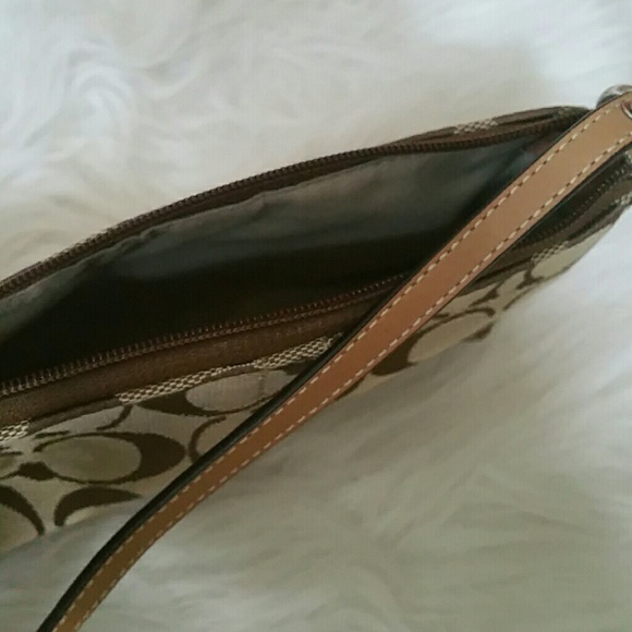 Coach signature wristlet - Picture 4 of 5