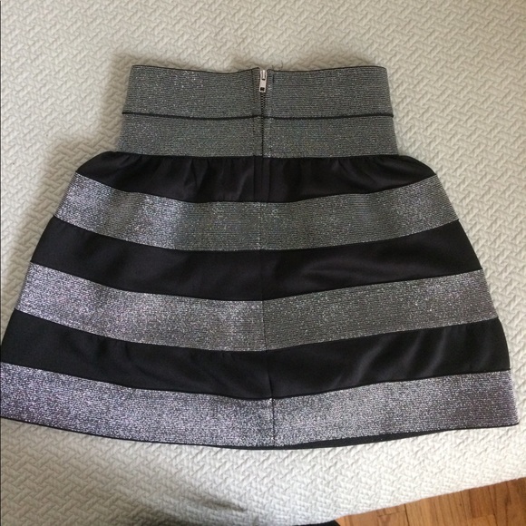 GIRLS iZ BYER Skirt - Picture 2 of 2