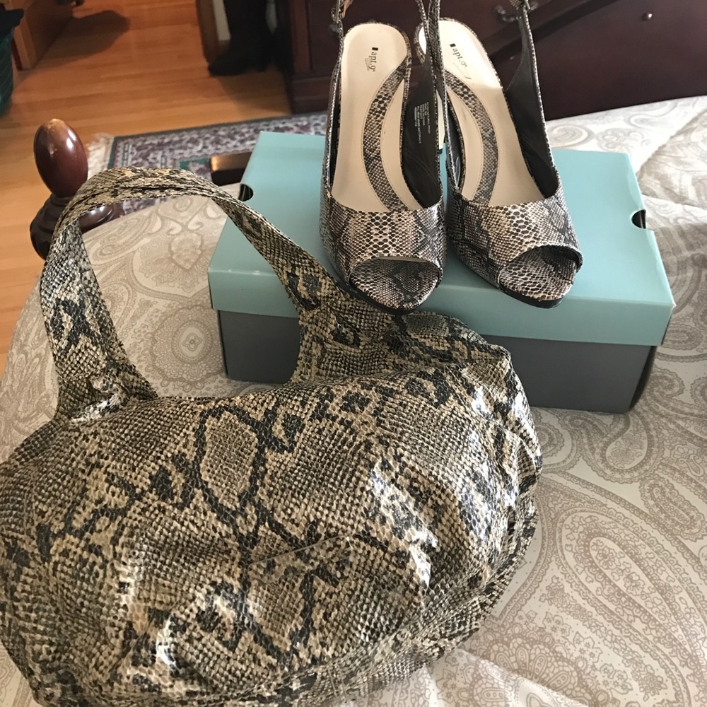 Combo pack heels and bag