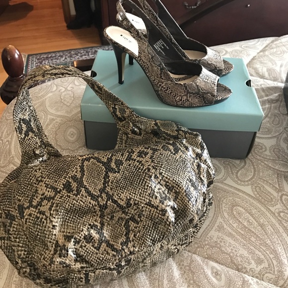 Combo pack heels and bag - Picture 2 of 4