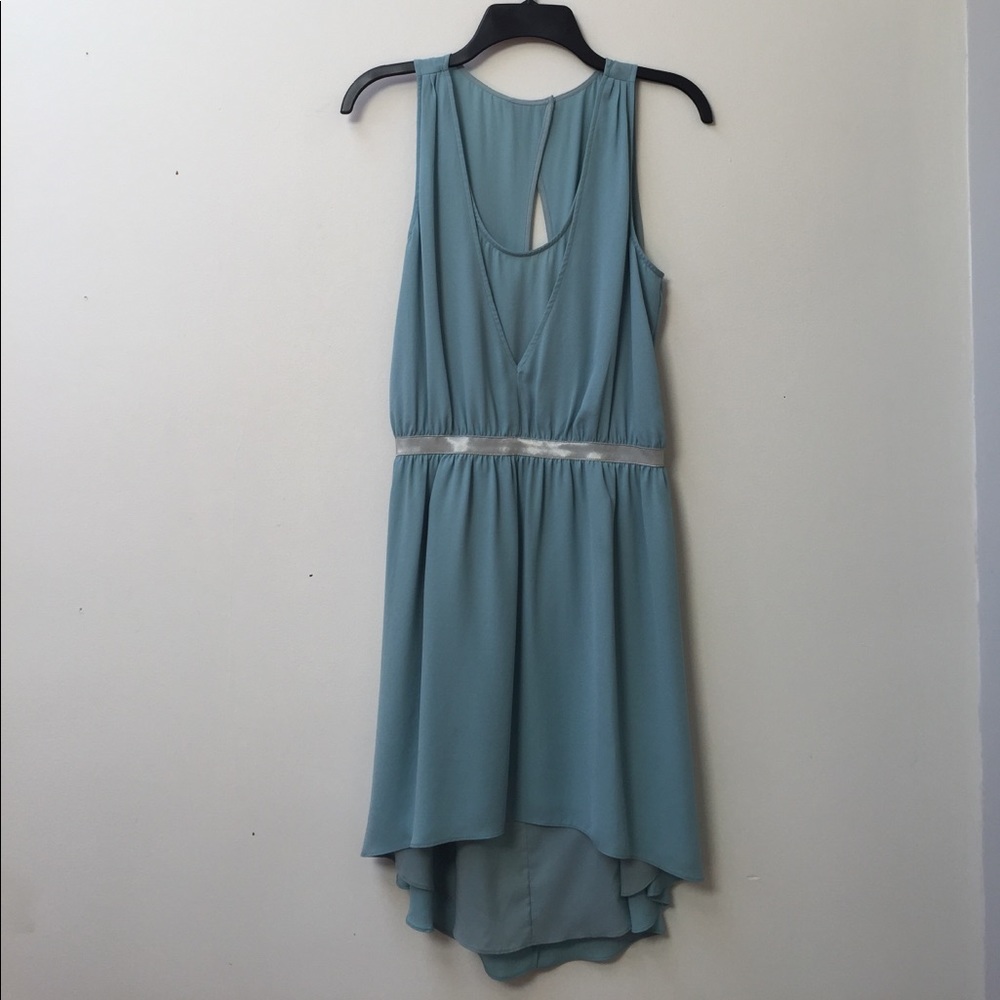 Elizabeth and James dress size 4.