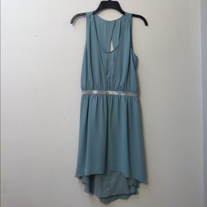 Elizabeth and James dress size 4.