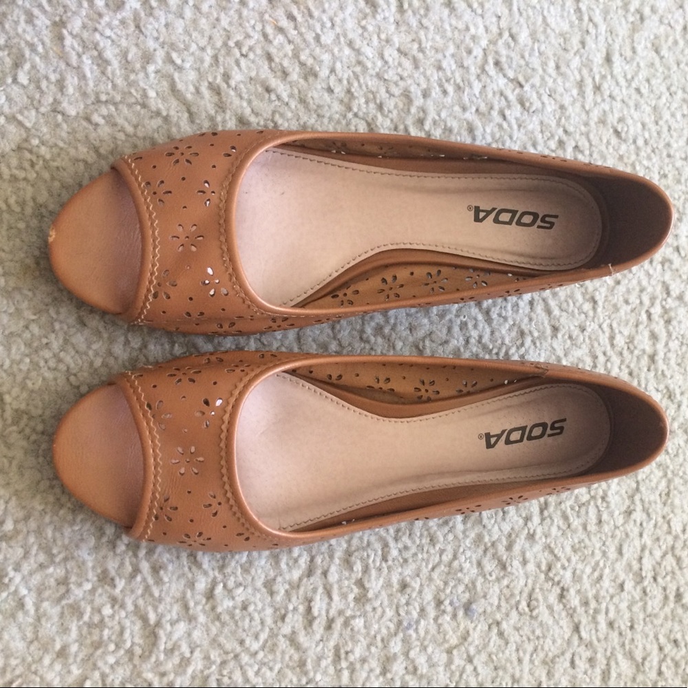 Peep-toed, small-wedged flats