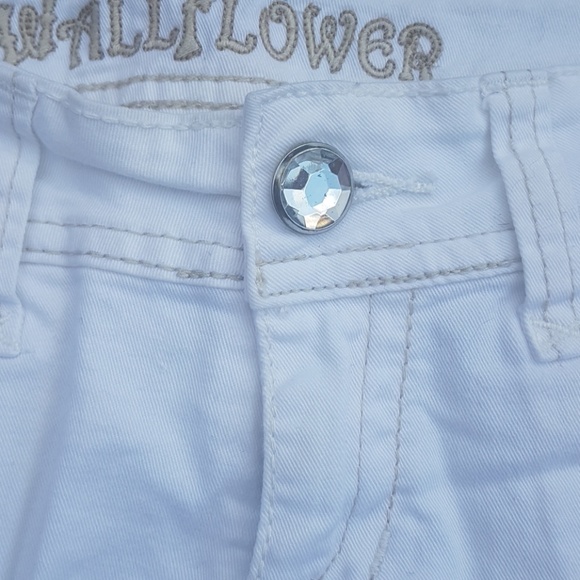 Wallflower White Shorts - Picture 2 of 3