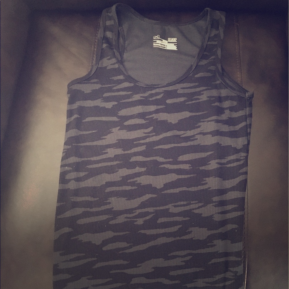 Womens Under armour tank Small