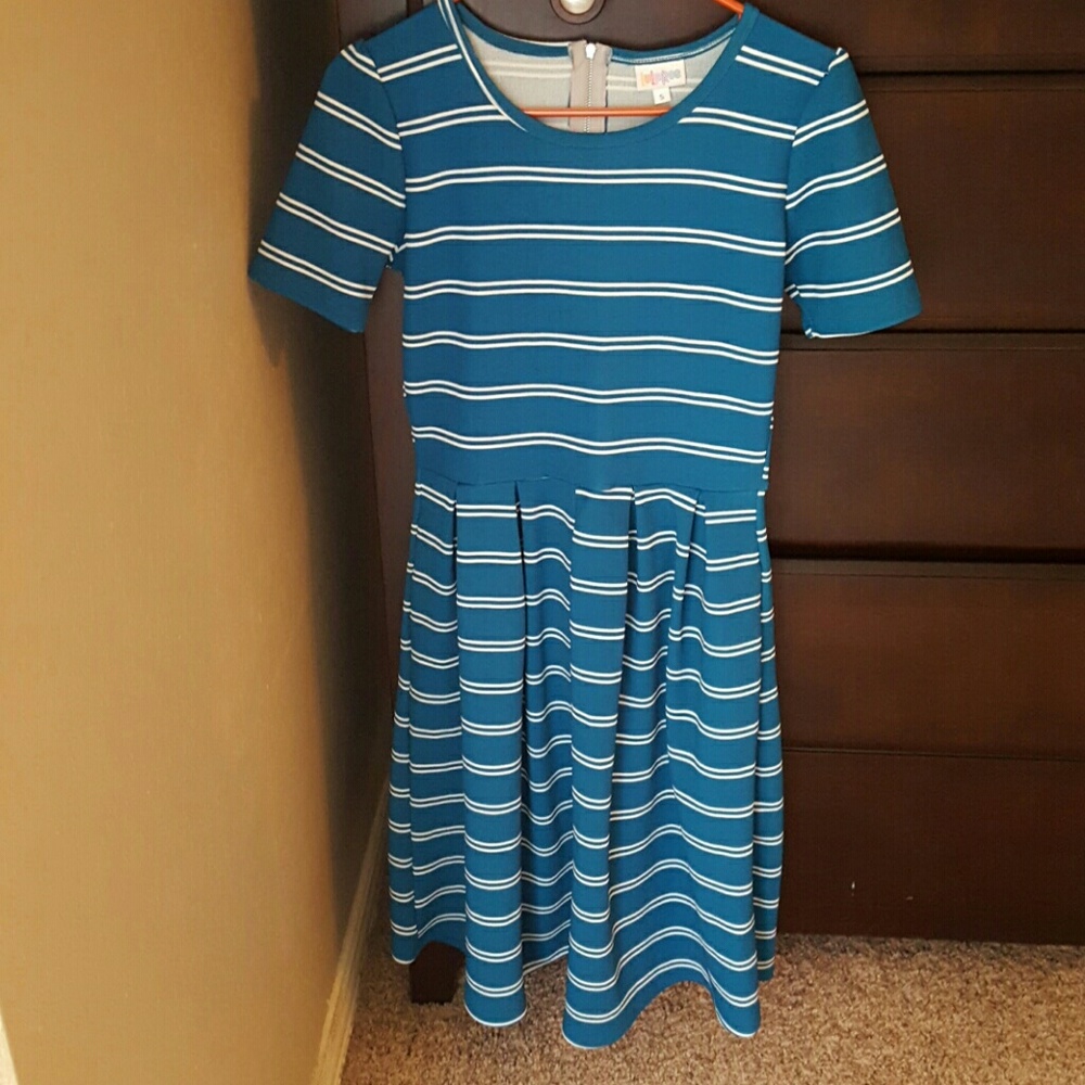 Lularoe amelia dress size s
