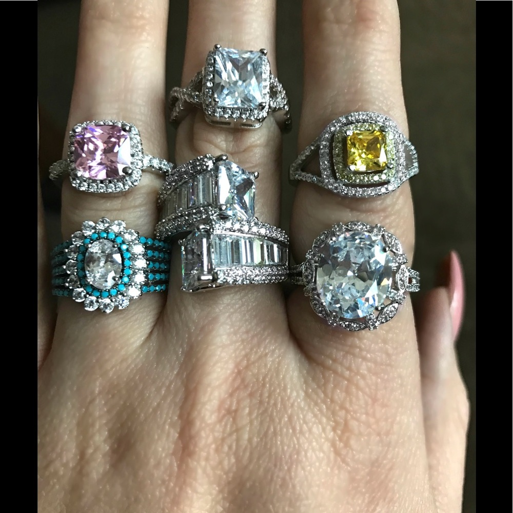 🔥CLEARANCE🔥Emerald Cut CZ Solitaire Ring - Picture 2 of 2