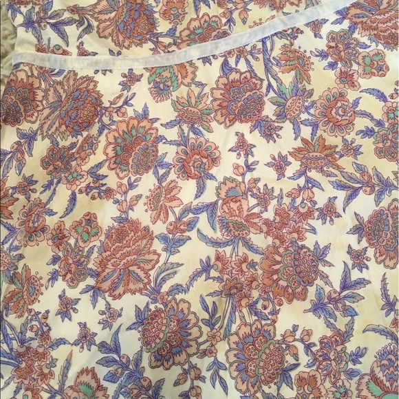 Beautiful Spring skirt - Picture 3 of 4