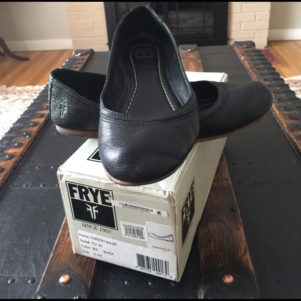 Frye Carson flats in black