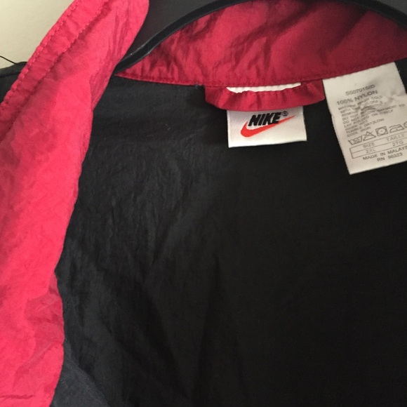 ✨Vintage Nike Windbreaker✨ - Picture 5 of 7