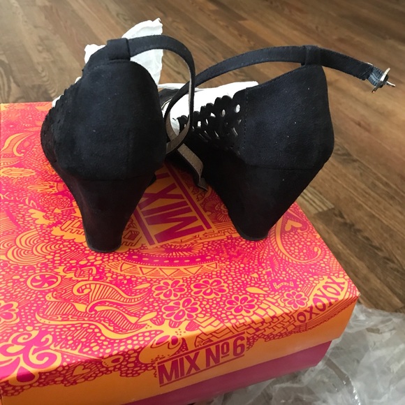 Black suede sandals wedge with strap - Picture 4 of 7