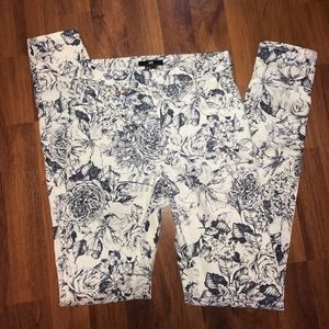 Floral black and white H&M skinny jeans size 2 OBO