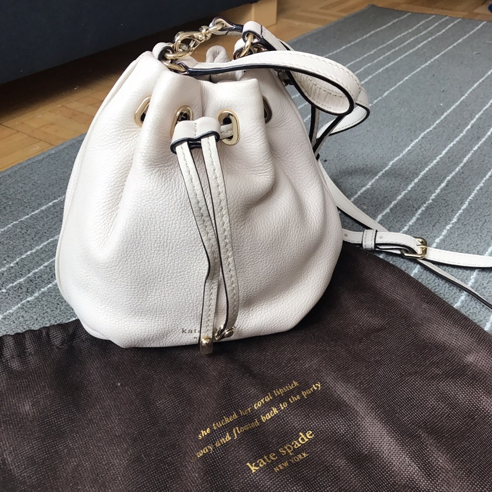 🚫SOLD🚫Kate spade white bucket crossbody bag