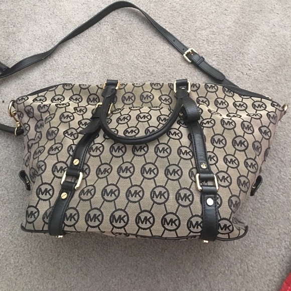 Michal Kors Handbag- w/detachable shoulder strap - Picture 3 of 6
