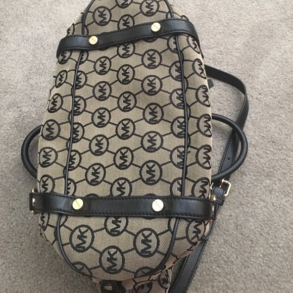 Michal Kors Handbag- w/detachable shoulder strap - Picture 4 of 6