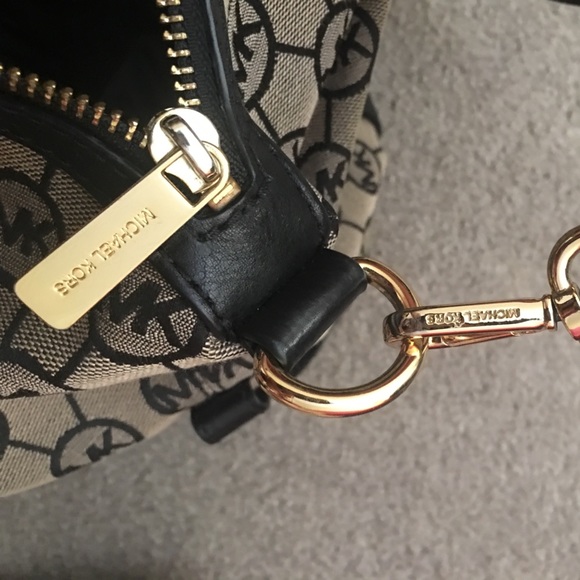 Michal Kors Handbag- w/detachable shoulder strap - Picture 6 of 6