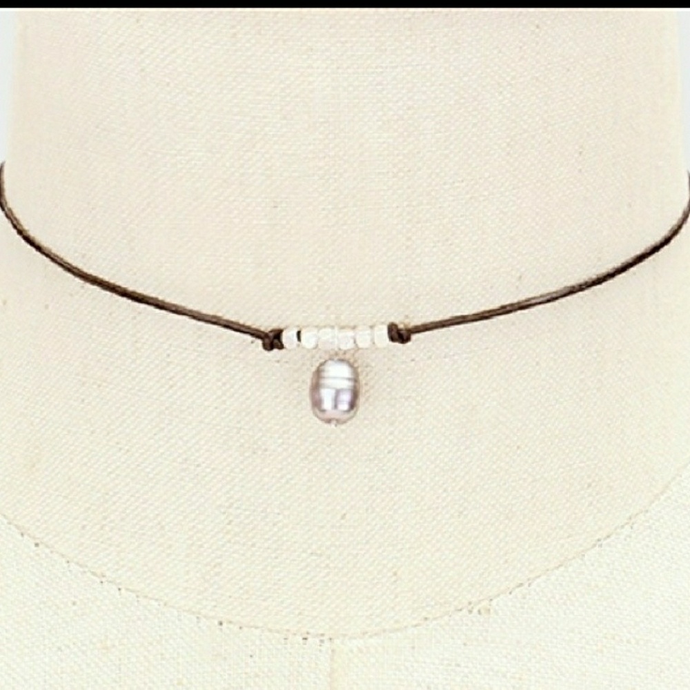 Fresh water pearl grey matte on leather choker
