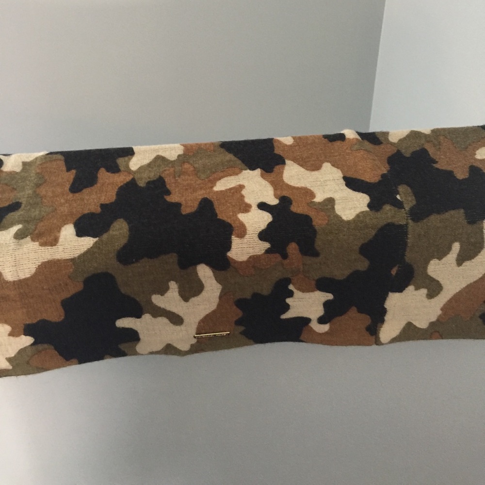 Scarf - Picture 2 of 4