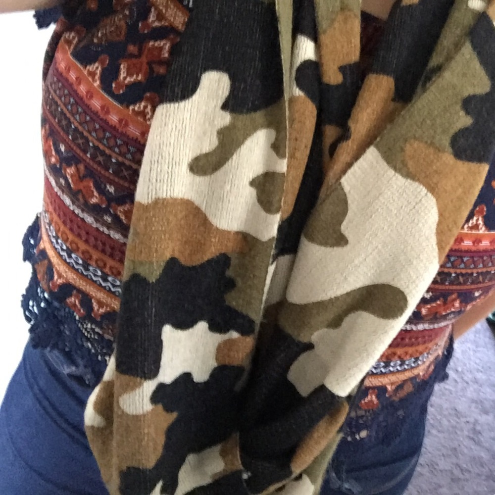 Scarf - Picture 3 of 4