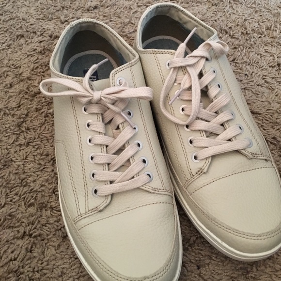 Bass Other - 1 hr sale. Bass men's dress sneakers - size 11.5