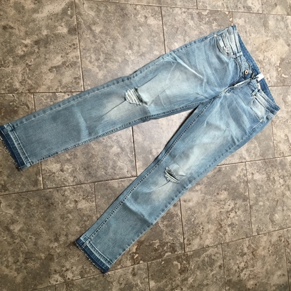 H&M Lightwash Skinny Jeans - Picture 1 of 4