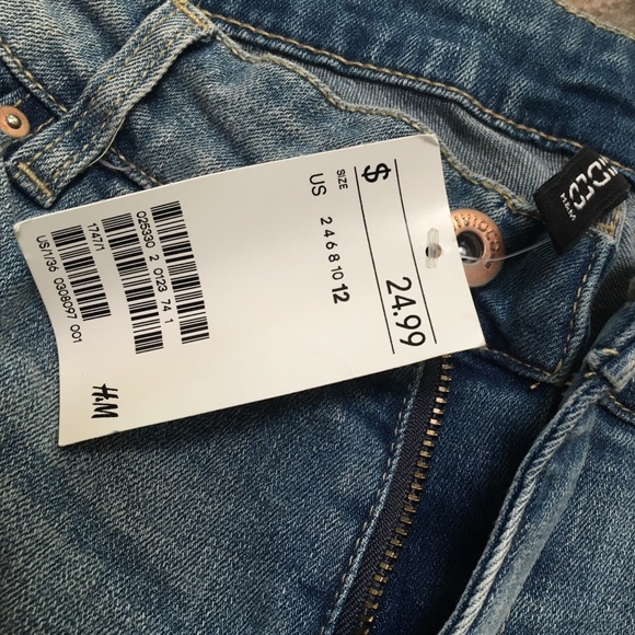 H&M Lightwash Skinny Jeans - Picture 2 of 4