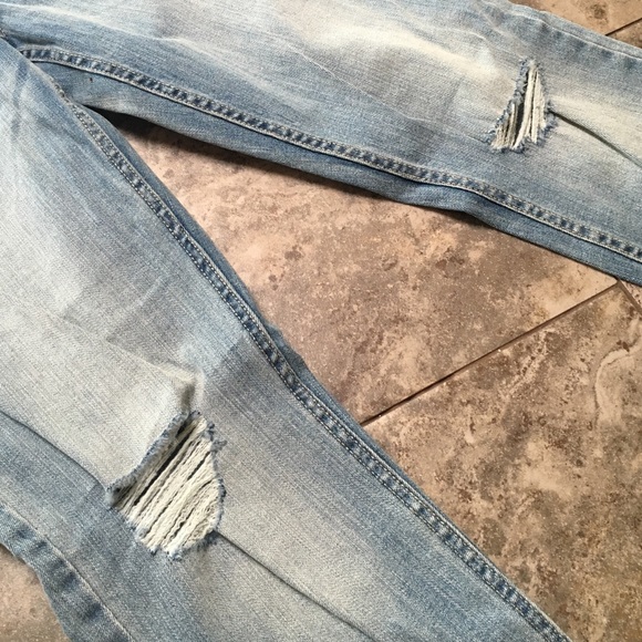 H&M Lightwash Skinny Jeans - Picture 3 of 4