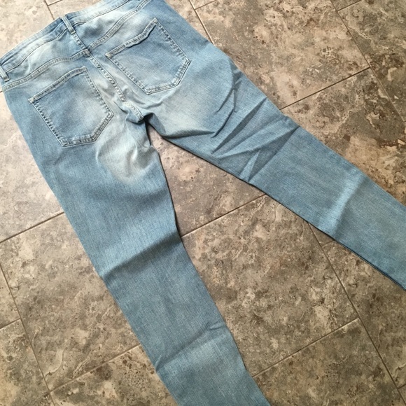 H&M Lightwash Skinny Jeans - Picture 4 of 4