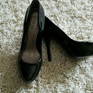 Guess pumps