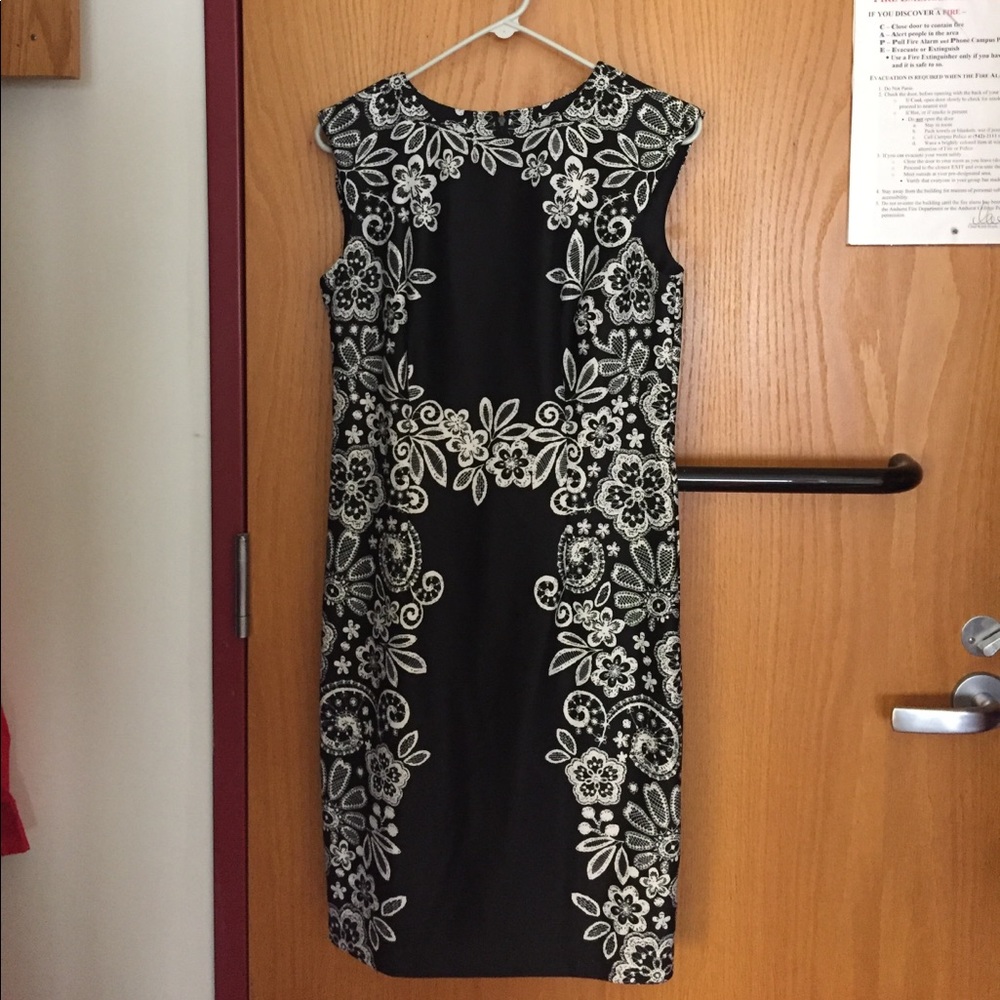 Flower pattern figure slimming shift dress