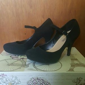 Velvety black pumps 💥2 for $15💥