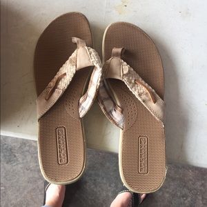 Sperry flips flops