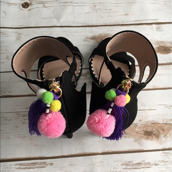 Pom Pom Betsey Johnson heels - Picture 2 of 5