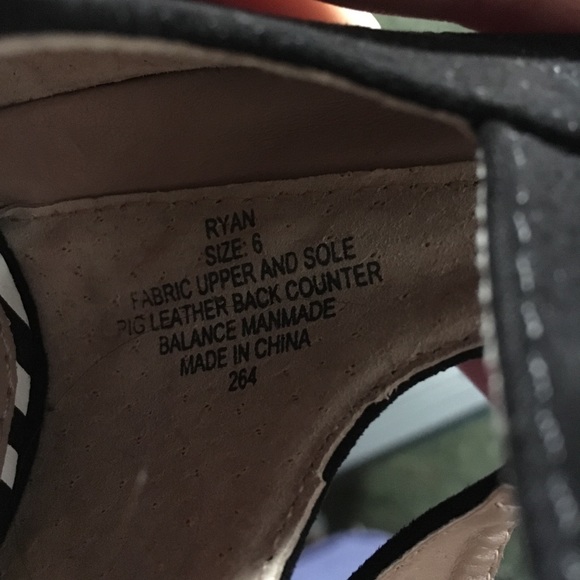 Pom Pom Betsey Johnson heels - Picture 5 of 5