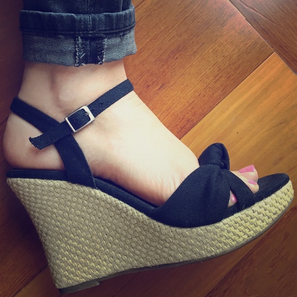Summer wedges with ankle strap and canvas knot toe - Picture 1 of 3