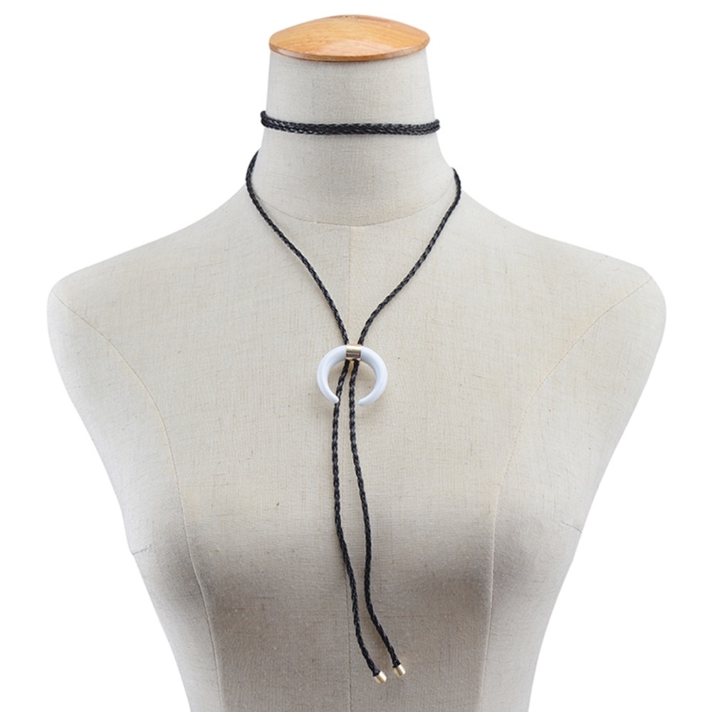 Black Retro Horn Necklace - Picture 3 of 4
