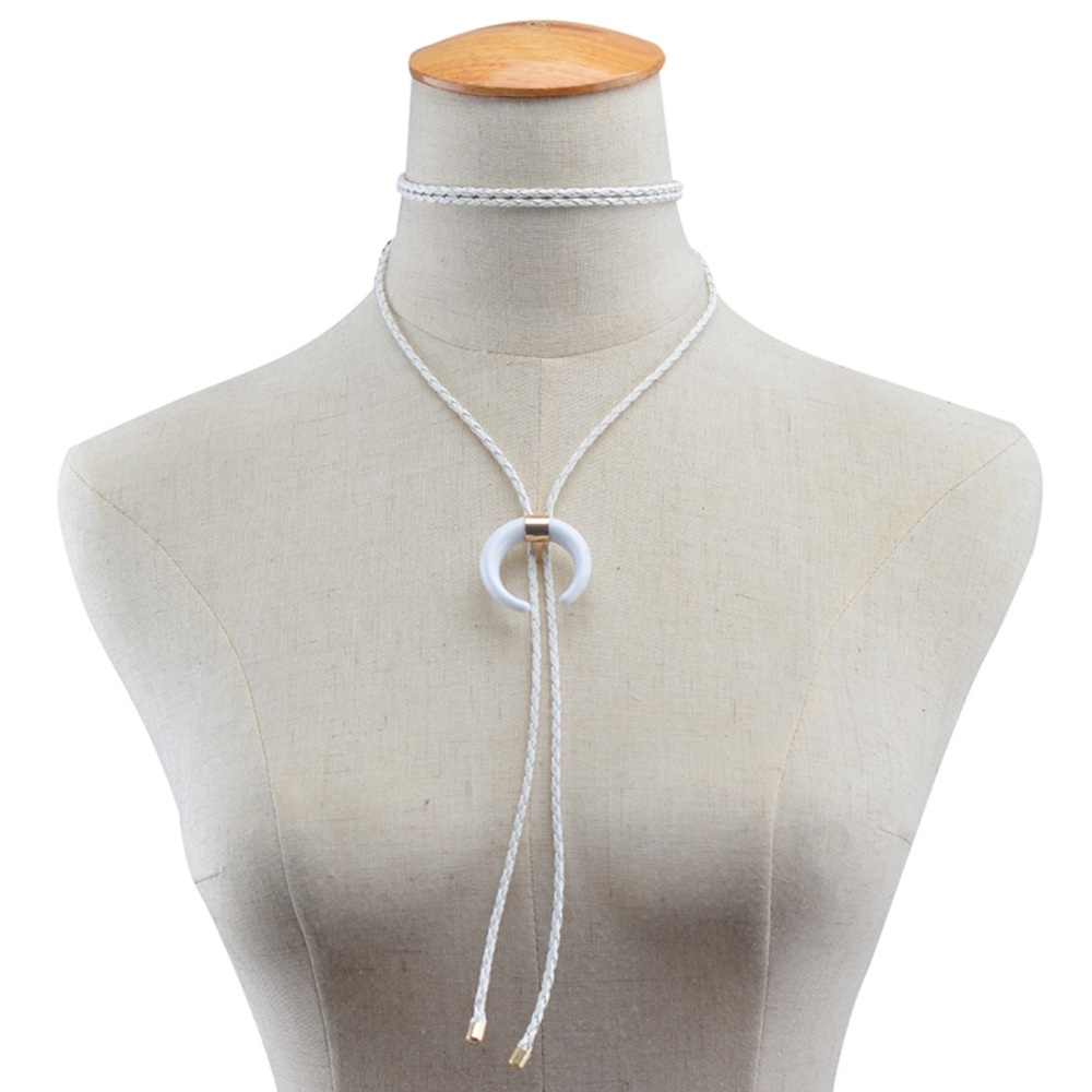 Black Retro Horn Necklace - Picture 4 of 4