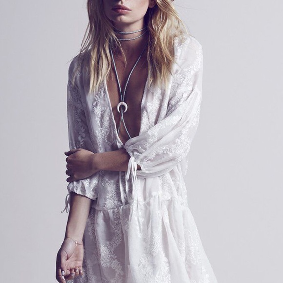 Black Retro Horn Necklace - Picture 2 of 4