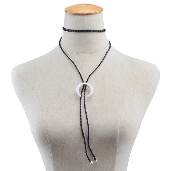 Black Retro Horn Necklace - Picture 3 of 4